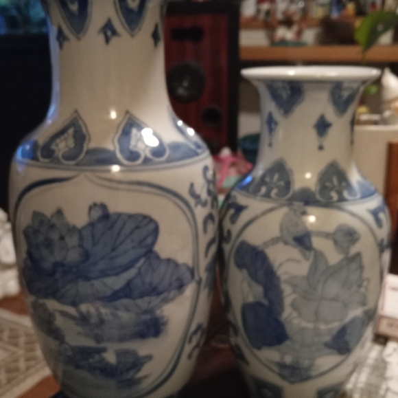 2pc lot blue& white Chinese porcelain vases - Picture 1 of 13